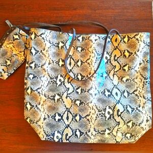 DSW Snakeskin Pattern Large Tote Bag Very Good Condition
